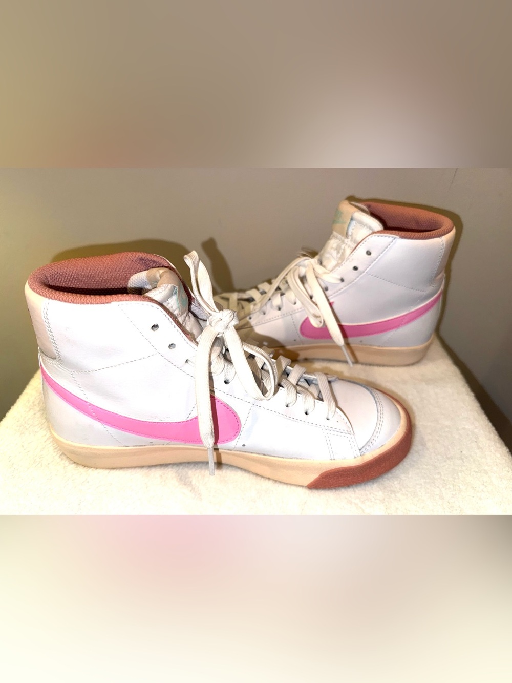 Nike Blazer Mid '77 "White Pink Spell" sneakers (Style Code: DZ2900-100), size 6 - Picture 9 of 10